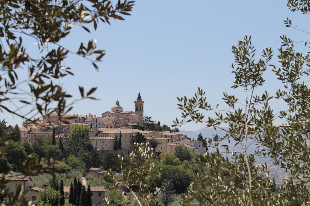 Residenza Sant'Emiliano Hotel Trevi Kültér fotó